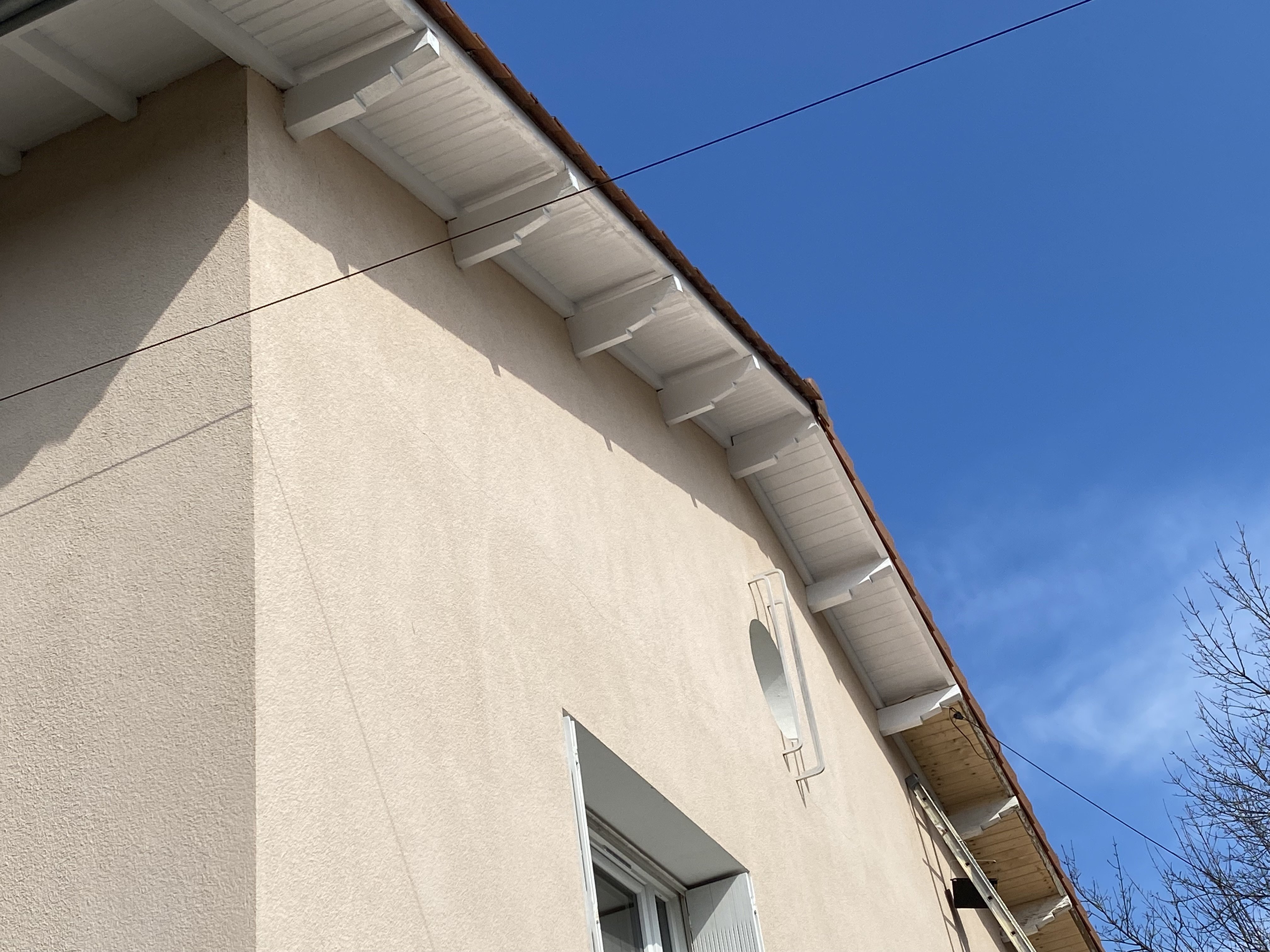 Façade enduit gouttière blanche Périgueux